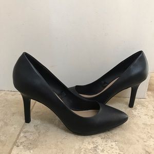 MOSSIMO black pointed toe heels sz 8.5